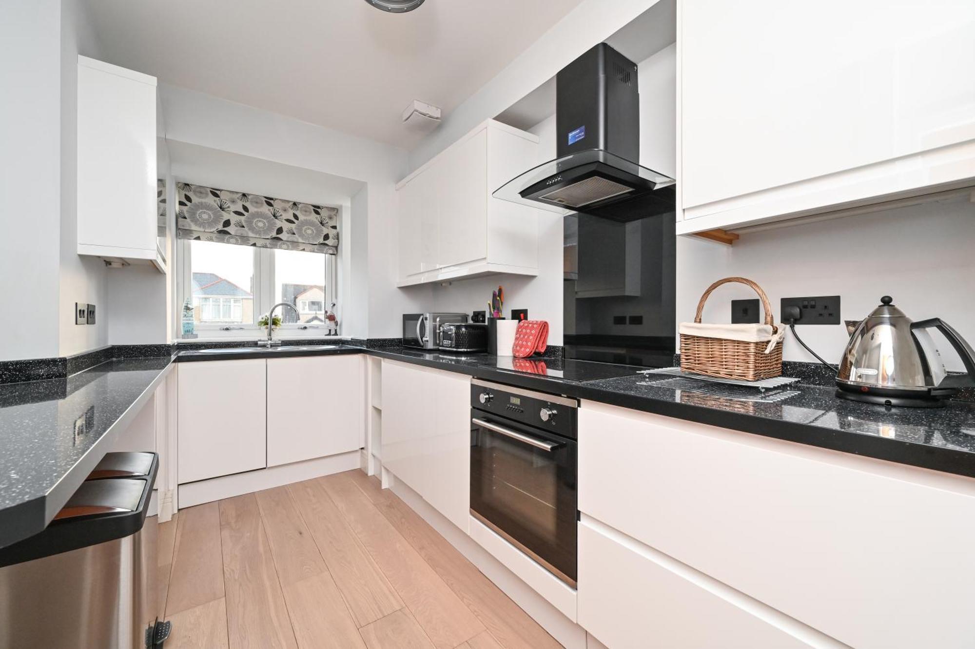 Luxury 3-Bed House, Beach 300M, Sleeps 6, Parking Newquay  Exterior photo